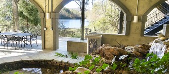 La Chatelaine, VACKRA LAKEFRONT FRANSKA CHATEAU I HÖGLAND, NC