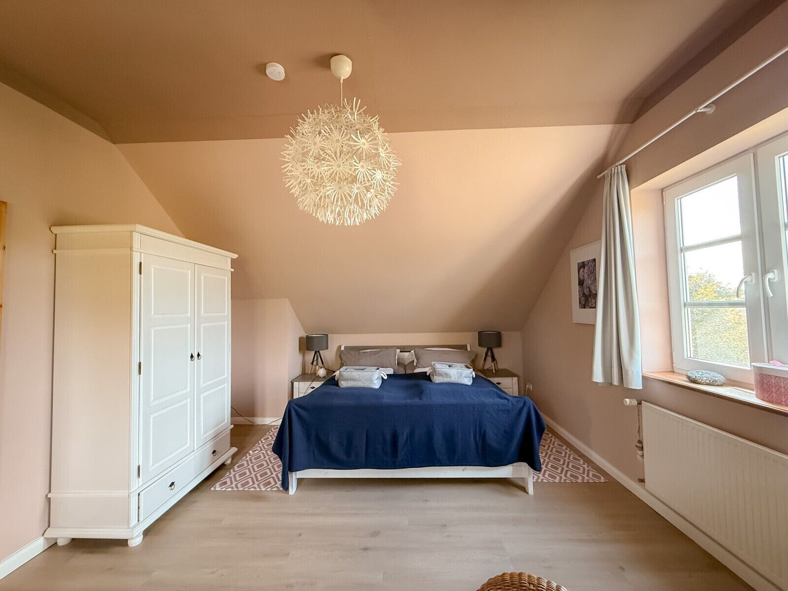 3 bedrooms, desk, iron/ironing board, free WiFi