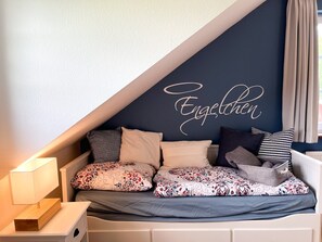 3 bedrooms, desk, iron/ironing board, free WiFi
