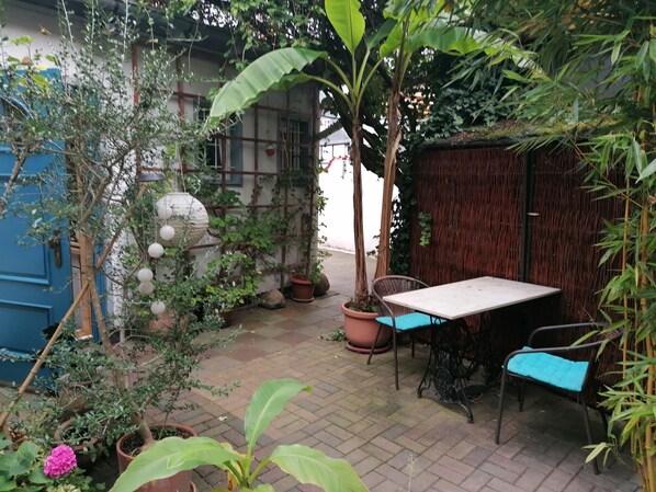 تناول الطعام بالخارج