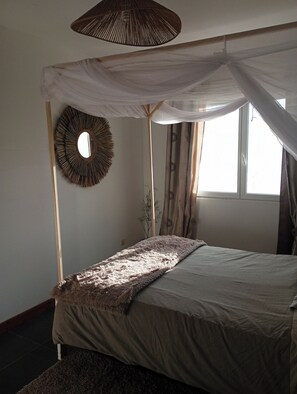 1 bedroom, desk, iron/ironing board, free WiFi - Quiet and ALL COMFORT, ideal for CURISTS, TERRACE and SWIMMING POOL not overlooked (Bédarieux)