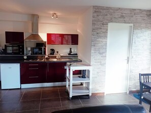 Fridge, microwave, oven, stovetop - Quiet and ALL COMFORT, ideal for CURISTS, TERRACE and SWIMMING POOL not overlooked (Bédarieux)