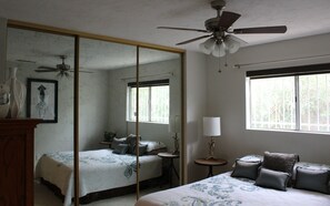 2 chambres, fer et planche à repasser, Wi-Fi, draps fournis