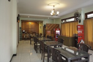 Lobby sitting area - Ndalem Mantrijeron Hotel (Yogyakarta)