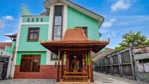 Exterior - OYO 512 Ndalem Mantrijeron Hotel (Yogyakarta)
