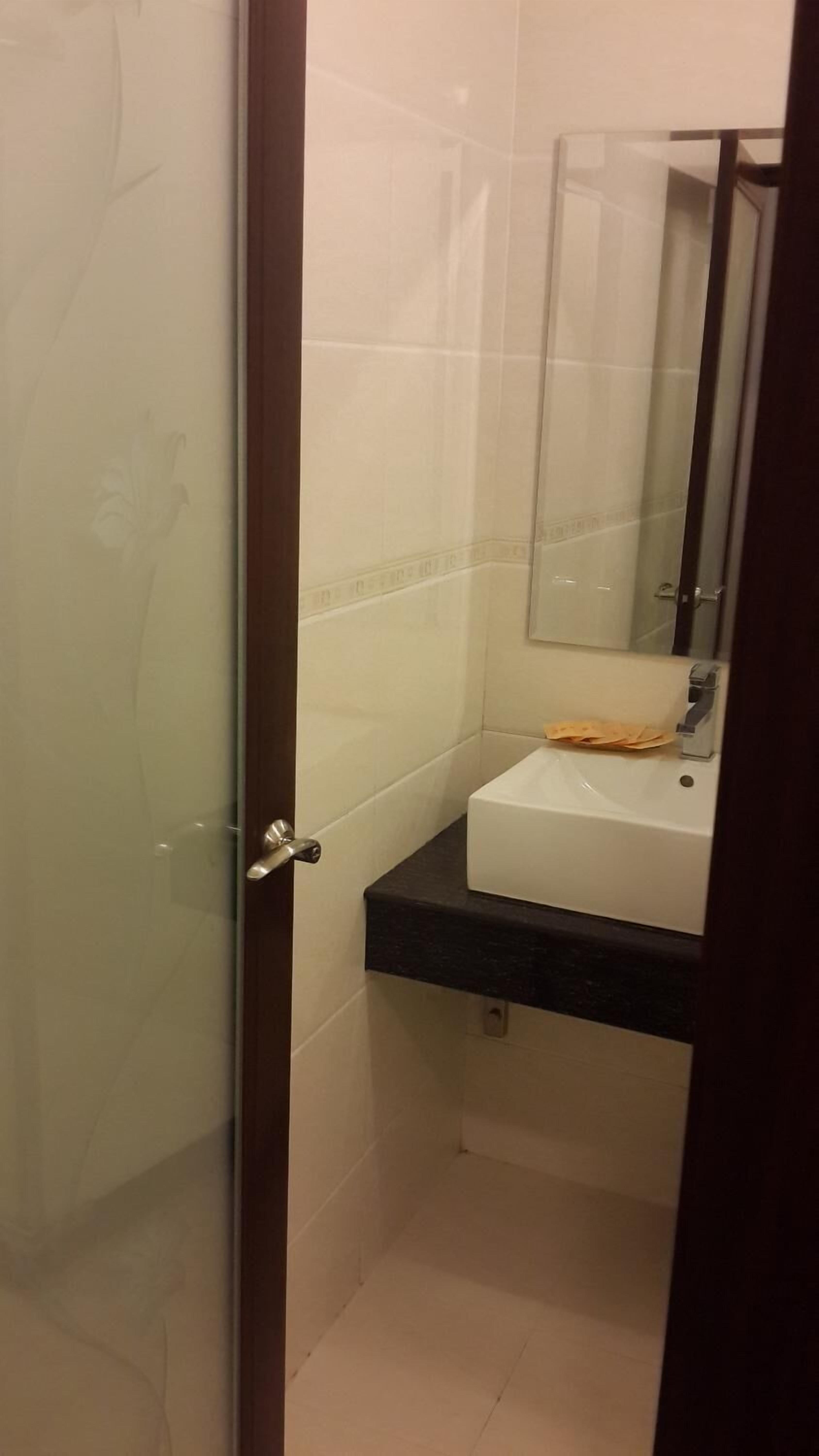 shower, free toiletries, hair dryer, slippers