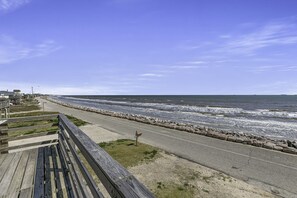 På stranden