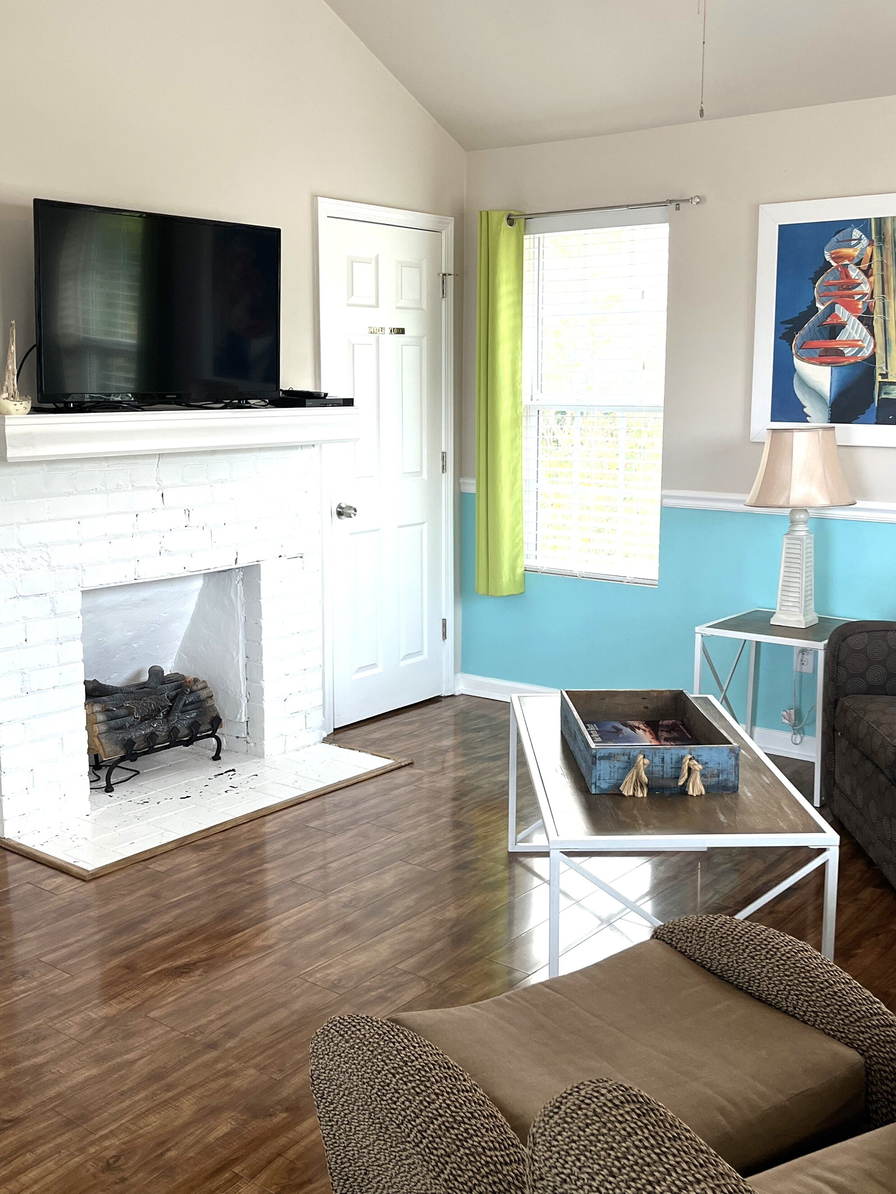 Smart TV, fireplace, DVD player