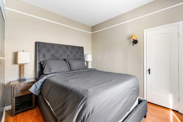 1 habitación, escritorio, tabla de planchar con plancha y wifi gratis 