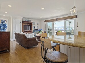 Dining - LUX Beachfront Casa de Balboa 231 w/AC - Best View (Newport Beach)