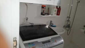 Handtücher, Shampoo, Toilettenpapier