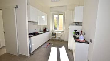 Kühlschrank, Ofen, Herdplatte, Geschirrspüler