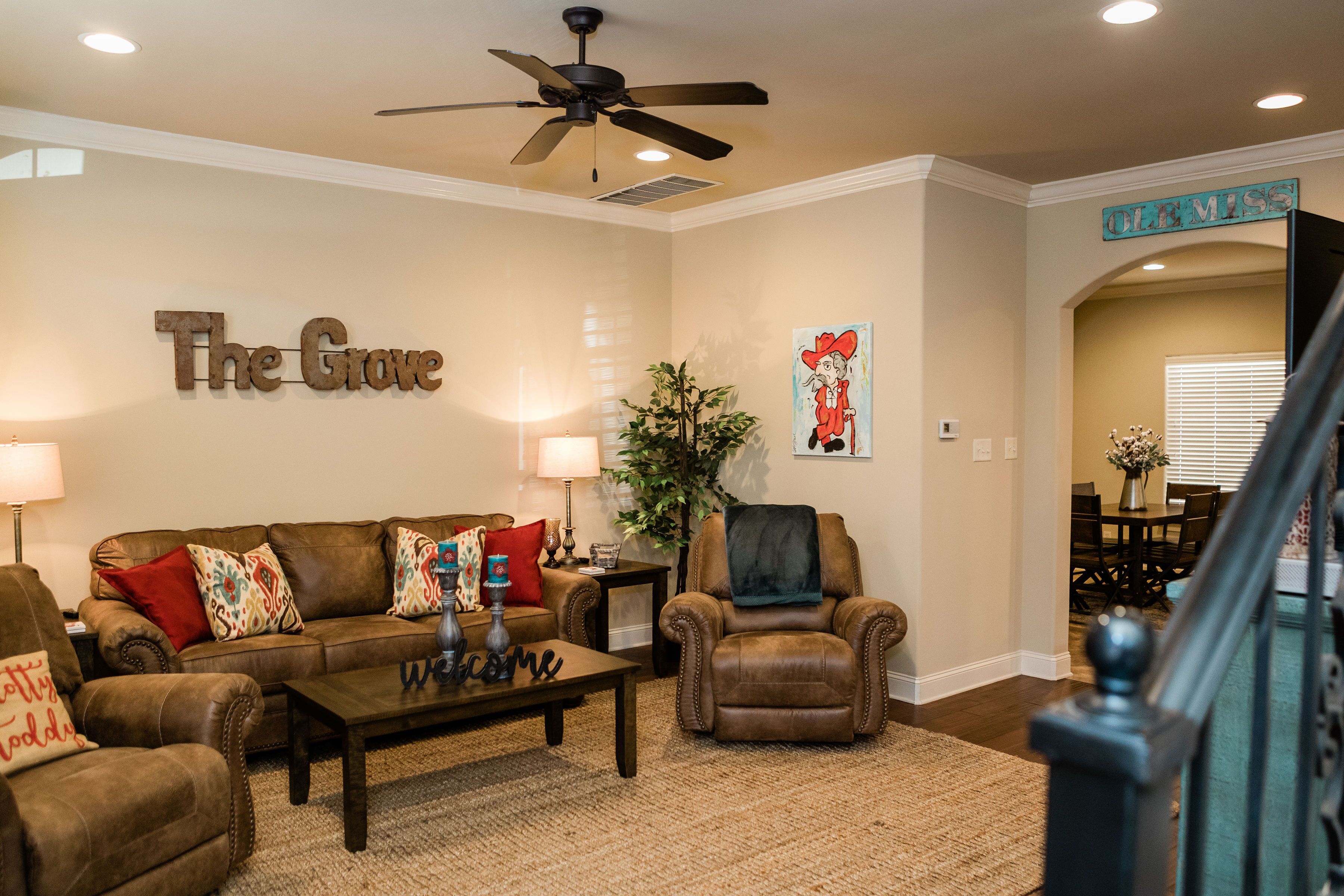 Gorgeous, Clean & Convenient Townhome close to Ole Miss and The Square!