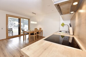 Réfrigérateur, four, plaque de cuisson, lave-vaisselle