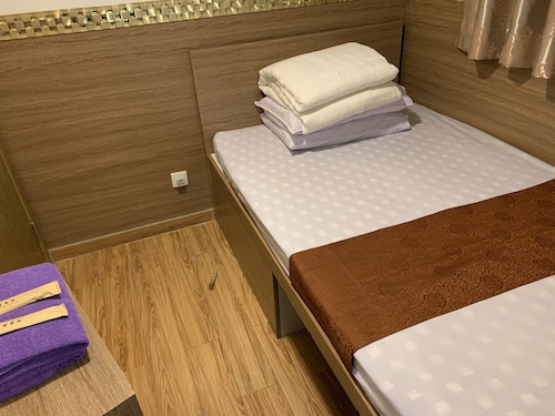 ラッキー ゲスト ハウス