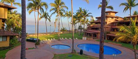 7 Außenpools, beheizter Pool