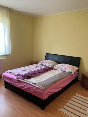 3 chambres, lit parapluie, Wi-Fi gratuit, draps fournis