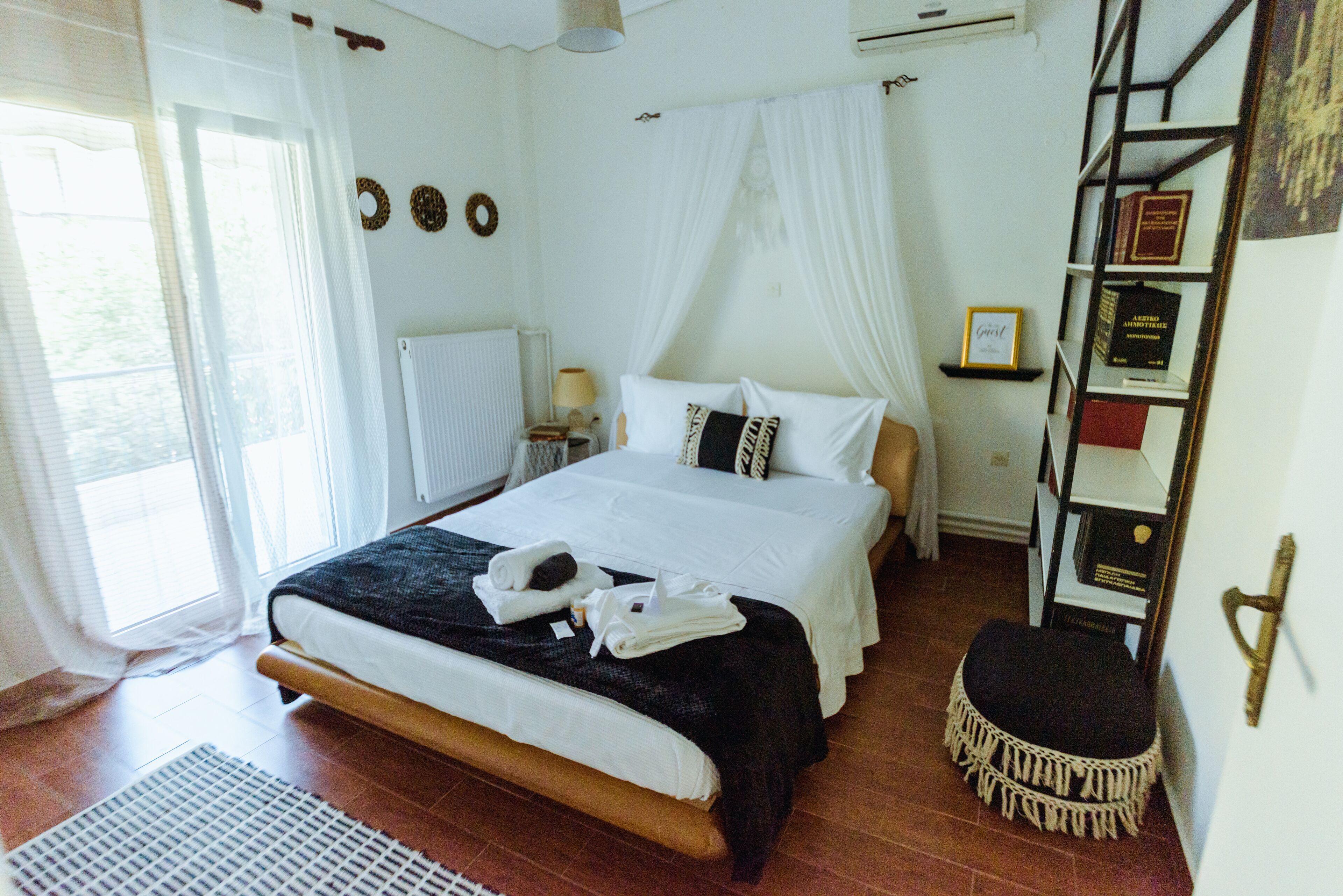 2 Schlafzimmer, Schreibtisch, schallisolierte Zimmer