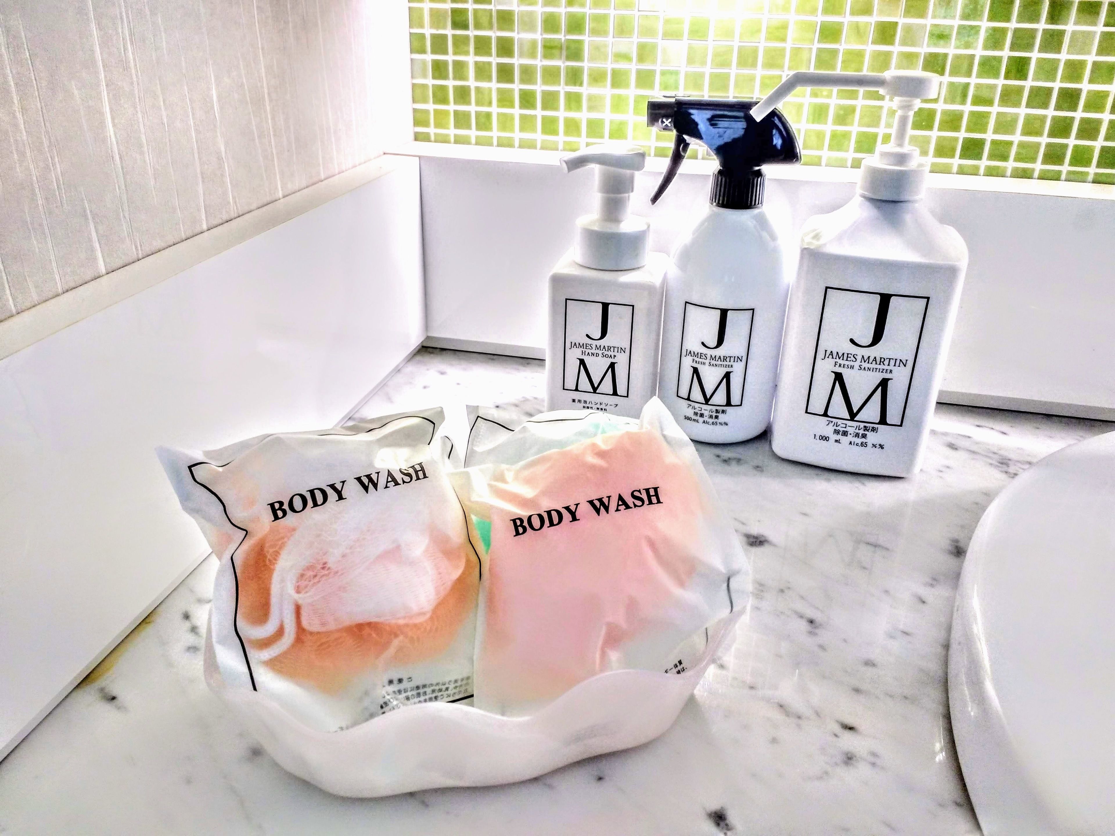 separate bathtub and shower, free toiletries, hair dryer, towels