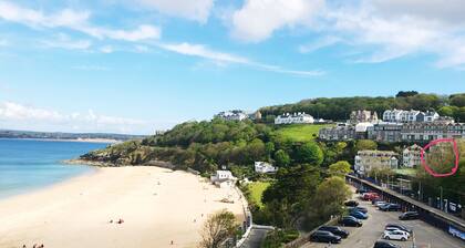 PORTHMINSTER VIEW - Beautiful seaside apartment with balcony overlooking St Ives