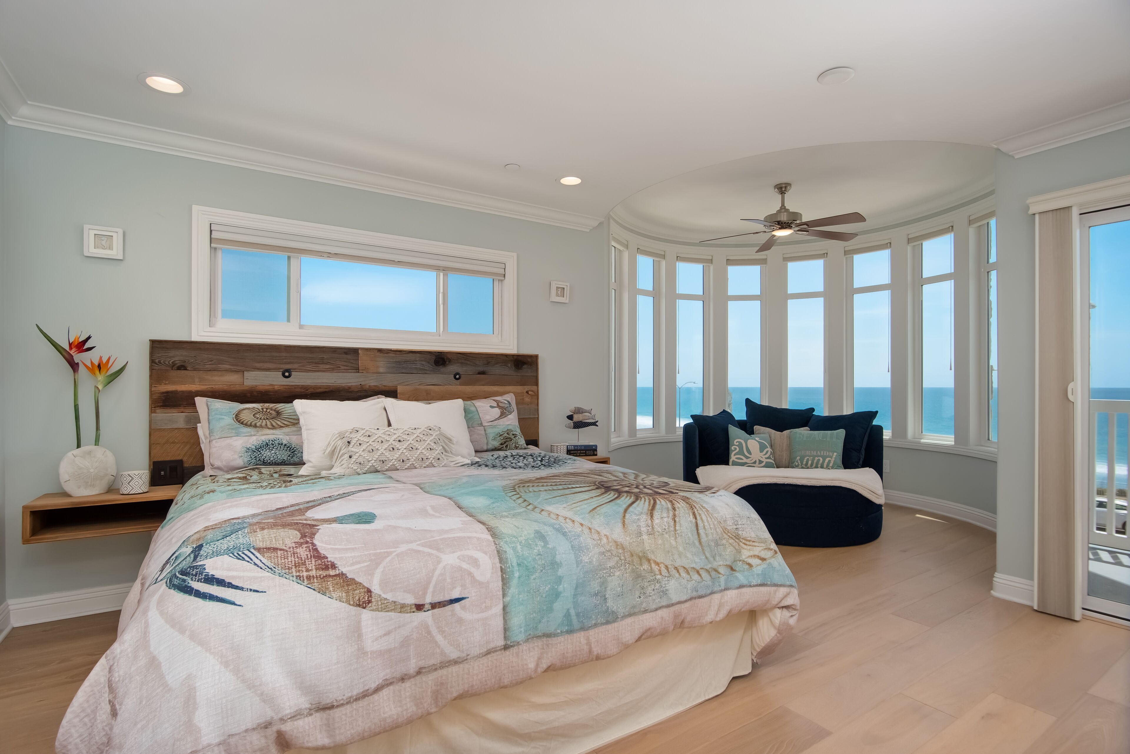 4 bedrooms, desk, iron/ironing board, travel crib