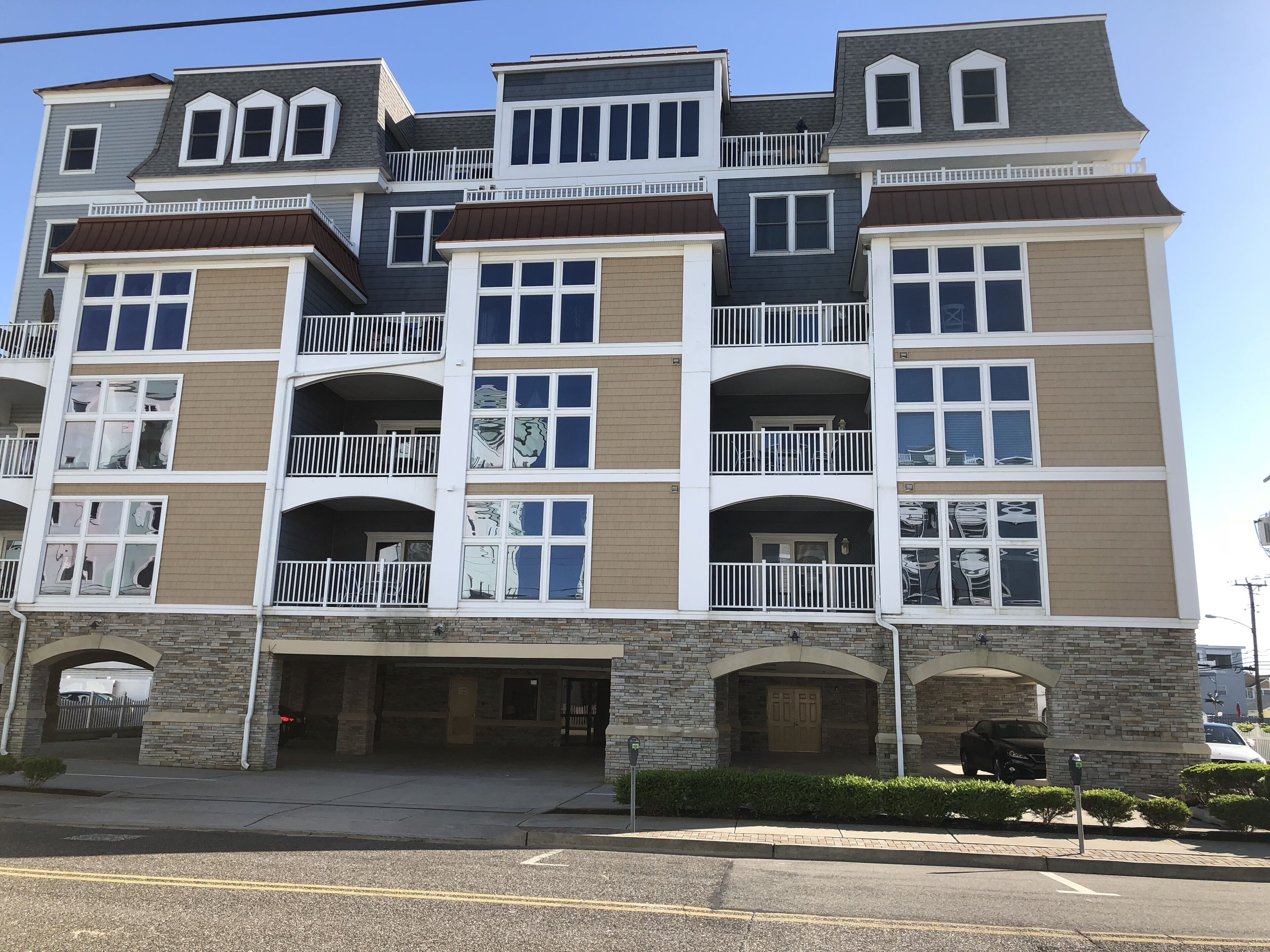 Steps to the Beach Luxury all over 2 bed 2 bath