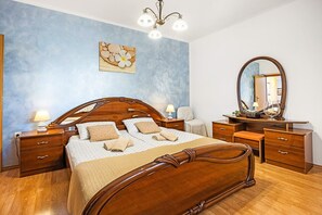 3 chambres, fer et planche à repasser, Wi-Fi, draps fournis