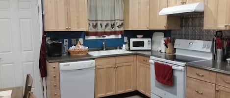 ثلاجة، ميكروويف، فرن، موقد طهي مسطح