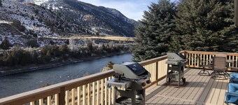 Yellowstone River View Condos, 10 min to Yellowstone Park on Historic Ranch