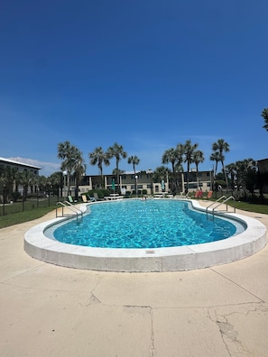 حمّام سباحة خارجي