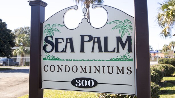A sign for Sea Palm Condominiums with a number '300' displayed. - Ft Walton cozy condo w/ on-site pool. Near beaches (Fort Walton Beach)