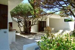Terrace/patio - Private villa Giulia. A stone's throw from the beach. (Portobello)