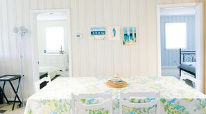 4 makuuhuonetta, työpöytä, silitysrauta/-lauta, Wi-Fi