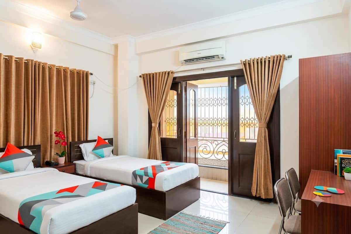 Deluxe Twin Room, City View | Desk, free WiFi, bed sheets