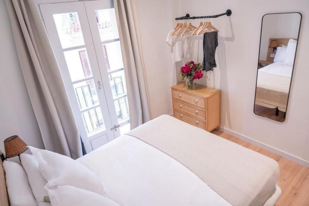 3 habitaciones, caja de seguridad en la habitación y escritorio 