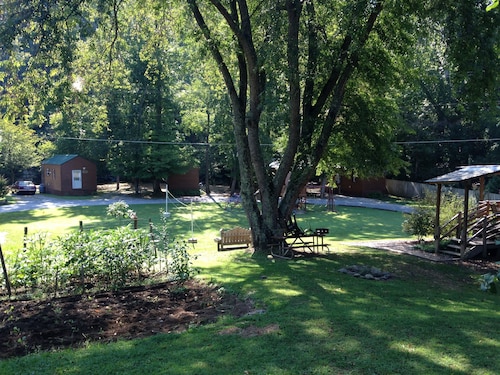 Creekside Cabins - Mountain Laurel 