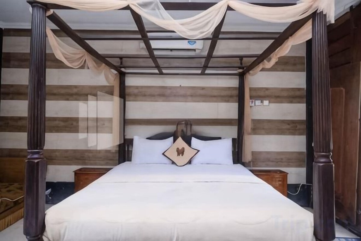 Escritorio, wifi gratis y ropa de cama 