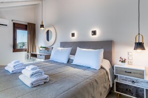 5 bedrooms, in-room safe, iron/ironing board, WiFi - Villa Amaryllis by Kardous Skopelos villas... your dream becomes reality !!! (Skopelos, Greece)