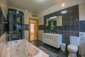 Baignoire, serviettes fournies