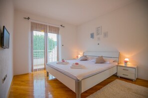 3 bedrooms, WiFi, bed sheets - Villa Tea in Imotski, private pool (Zmijavci)