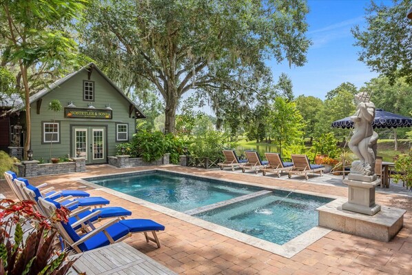 Piscine extérieure, piscine chauffée