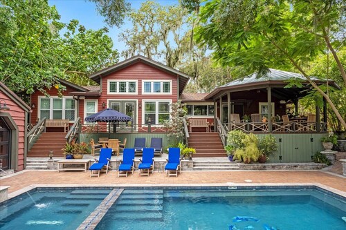 Mills Cottage by the Little Lake