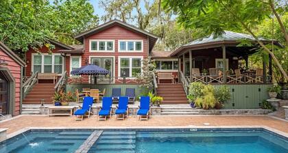 Mills Cottage by the Little Lake