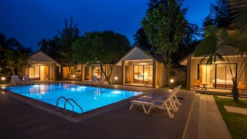 Outdoor pool, pool loungers