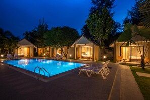 Outdoor pool, pool loungers