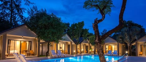 Outdoor pool, pool loungers