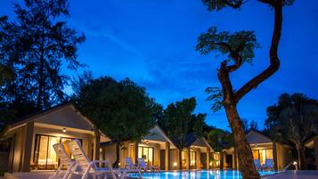 Outdoor pool, pool loungers