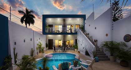 «Détendez-vous et ressourcez-vous dans un oasis urbain fabuleux situé au 15 Ave-Stingray Villa»