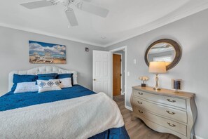 1 bedroom, free WiFi - Bay Head Condo! One bedroom with Guest room + 3 homes from Ocean! (Bay Head)