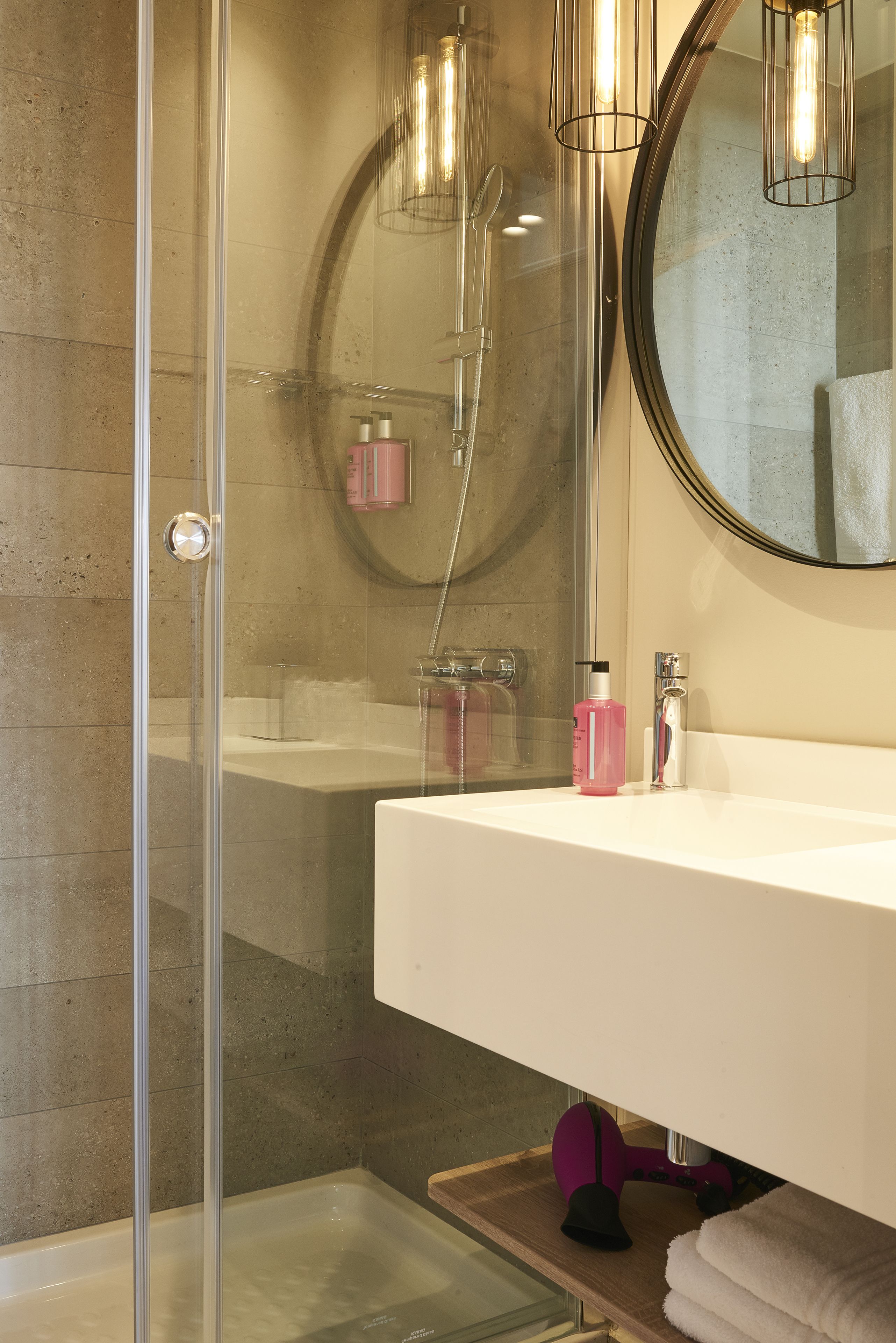 shower, rainfall showerhead, eco-friendly toiletries, hair dryer